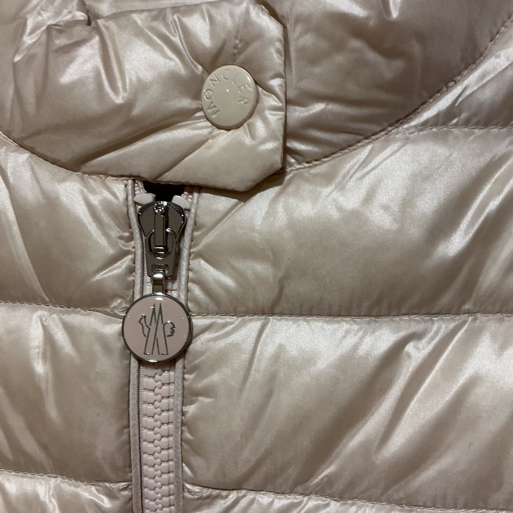 NWOT Moncler Women’s Beige Puffer Jacket, Size 3 (fits M-L) pit to pit 18 in - Picture 3 of 7